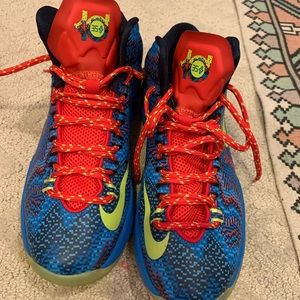 KD V size 5 grade school